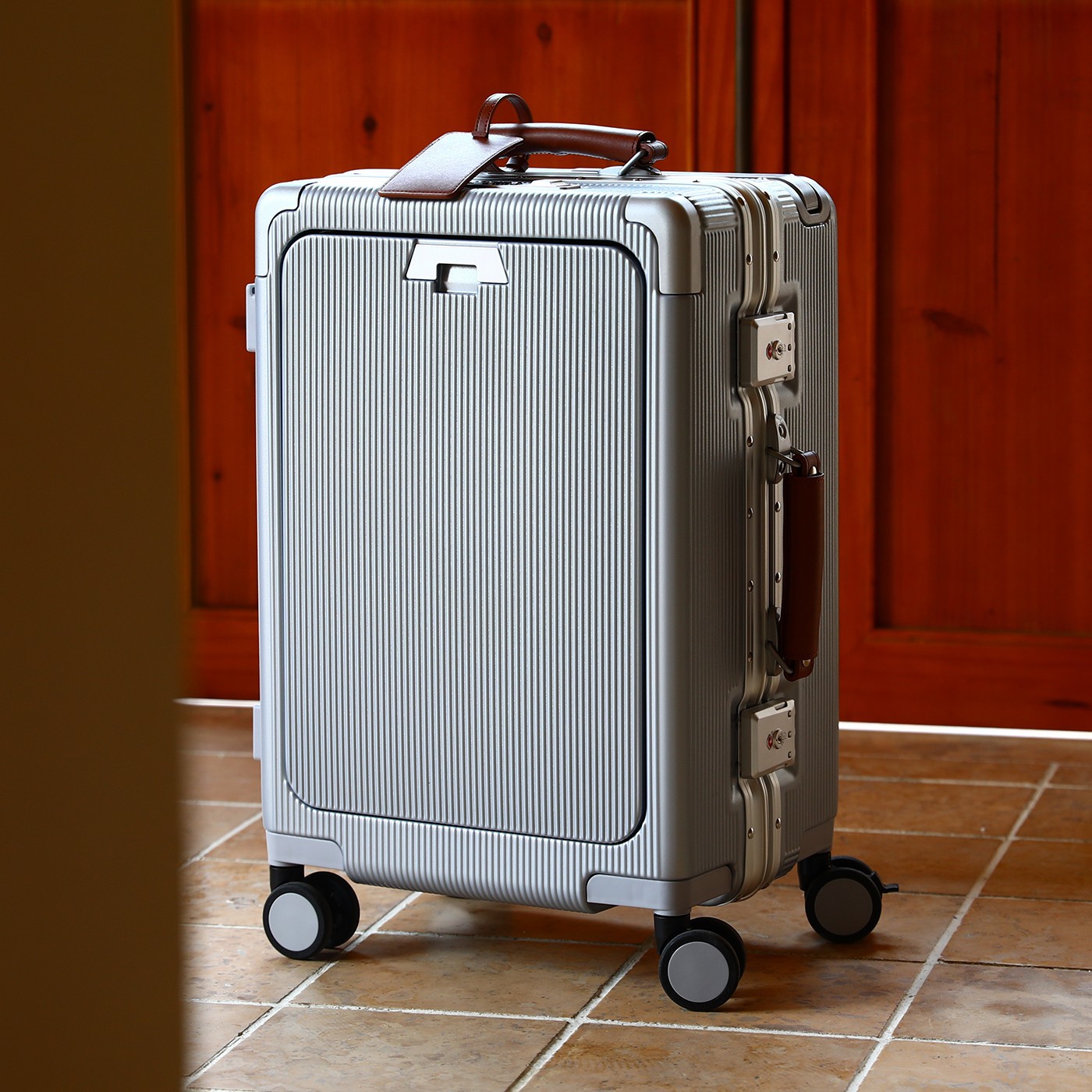 Aluminum Frame Carry On Luggage - Uçakta Taşınmaya Uygun Büyük Kapasiteli Alüminyum