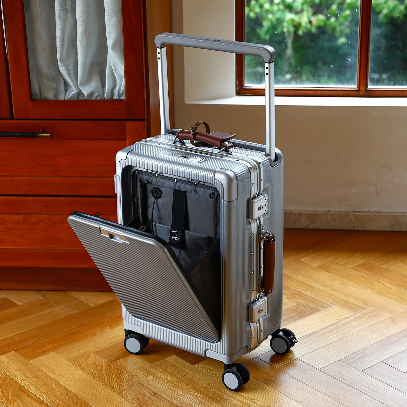 Uçakta Taşınmaya Uygun Büyük K - Aluminum Frame Carry On Luggage incelemesi ve fiyatı